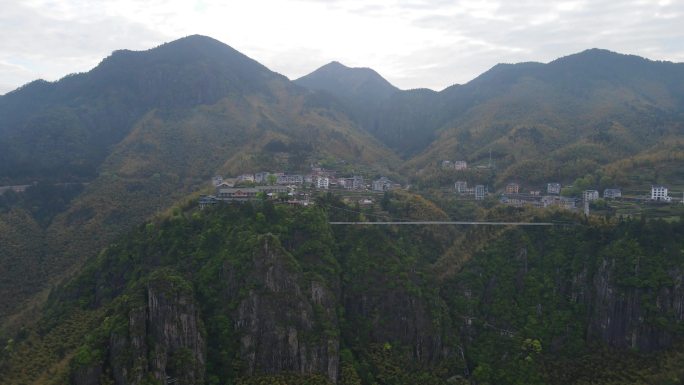 航拍浙江南尖岩景区琉璃栈道高空栈桥