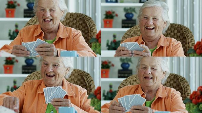 老妇人打牌