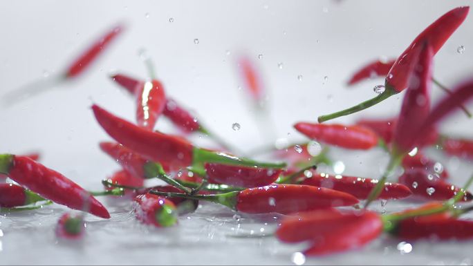 斯洛莫红辣椒蔬菜慢动作入水农业食材创意拍