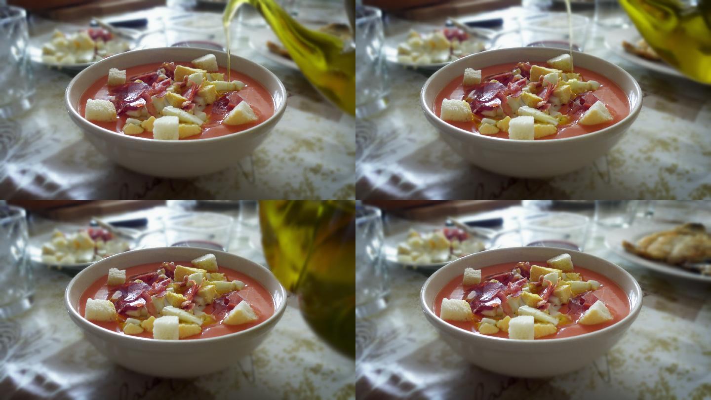 在番茄汤上滴橄榄油