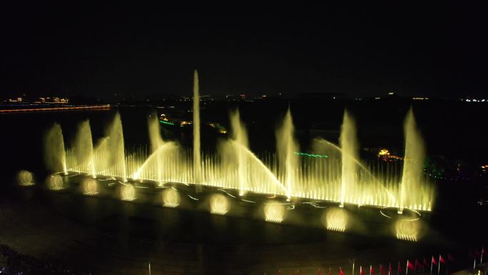 高清夜景航拍喷泉西湖泰安景区