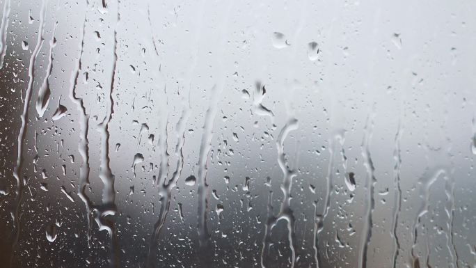 下雨天空镜头  玻璃雨滴窗户雨水珠