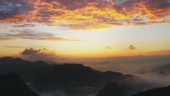 【原创】唯美山区日出火烧云海