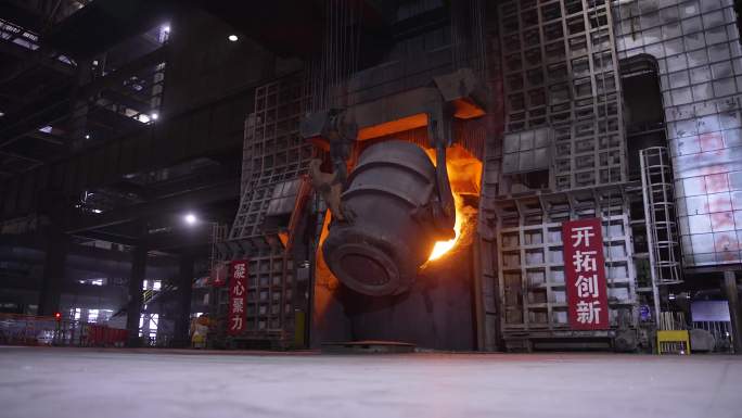 熔炉钢铁工厂冶炼工人钢铁冶炼稀有金属熔化