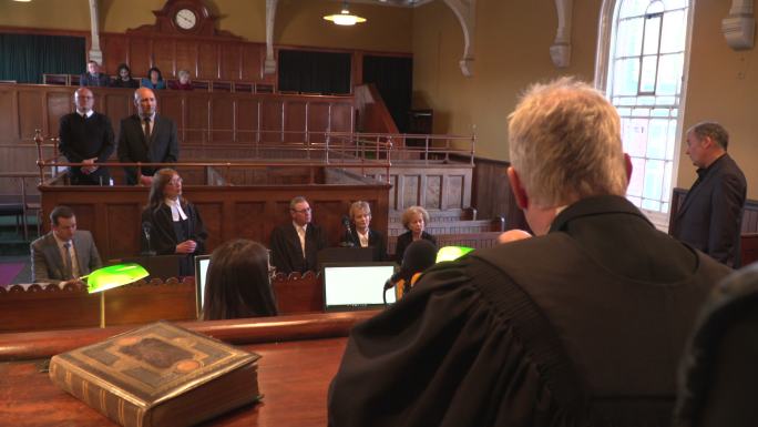 庭审-与法官和律师/大律师一起审理案件