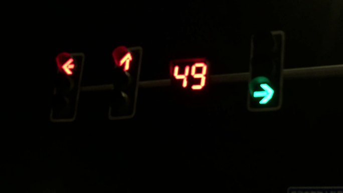 4k各种红绿灯信号灯的变换交通夜晚空镜头