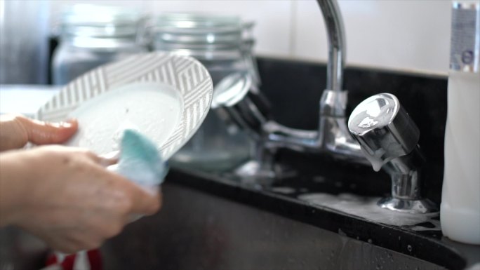 洗碗家庭主妇卫生清洗餐具洗洁精