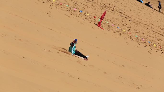 响沙湾旅游滑沙冲沙