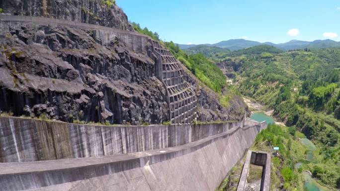 航拍福建山区水库大坝