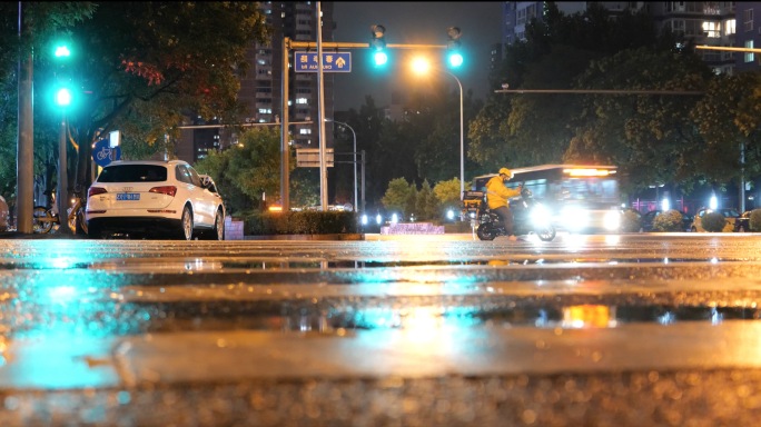 雨夜十字路口延时