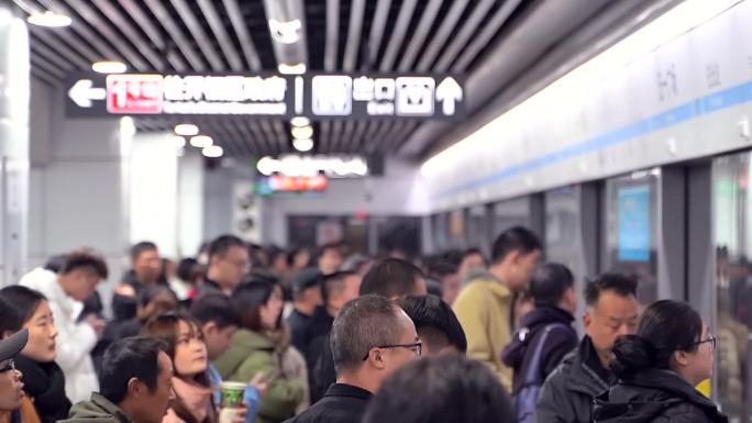 拥挤的地铁站人群人流