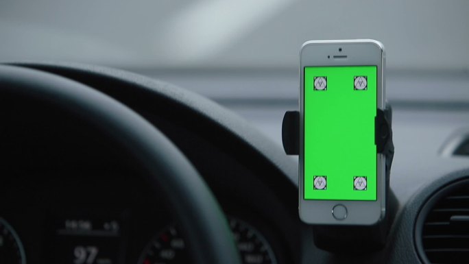 开车时车内有绿屏手机