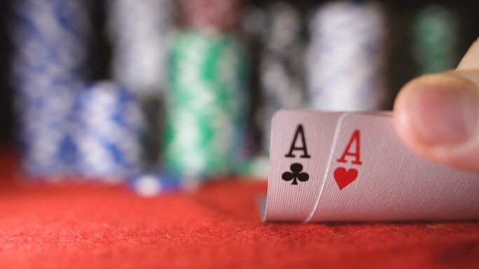 扑克玩家表现出很好的牌组合