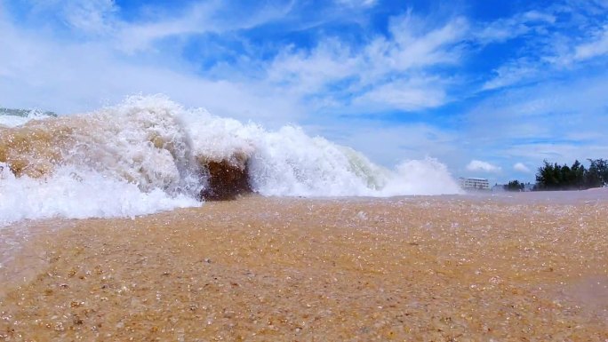 海浪拍打沙滩慢镜头空镜慢速镜头