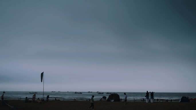 下雨的海边阴天的海边