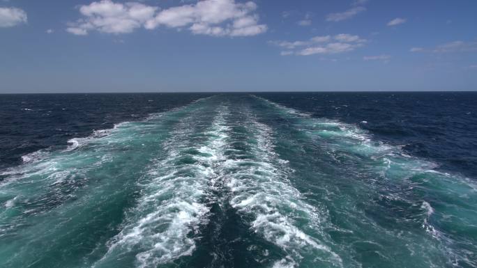 海上游船尾流大海海洋深海海域航行轮船军舰