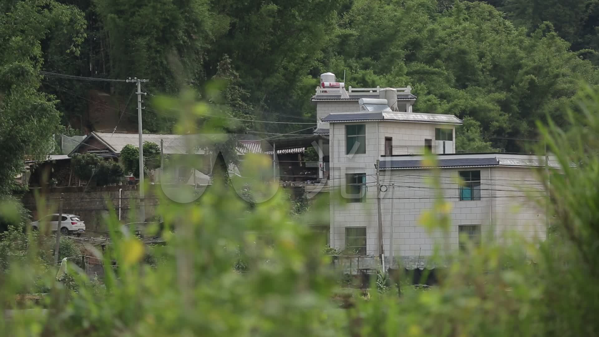 農村山區山間小屋民居森林樹林