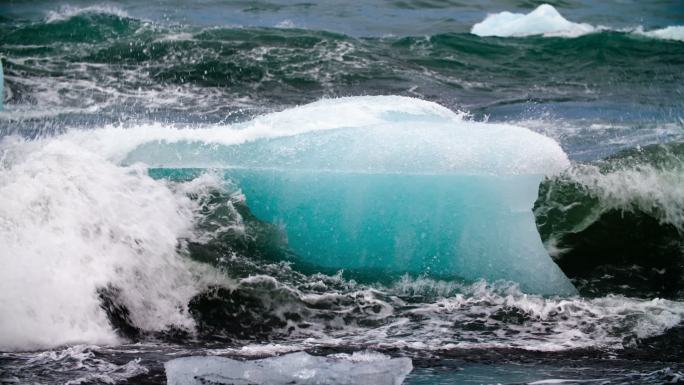 波涛汹涌的大海冰川融化全球变暖大海结冰