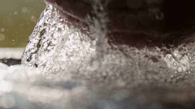 用手捧水矿物质有机微量元素生活生产水资源