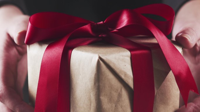 红色丝带的礼物盒准备惊喜礼品节日