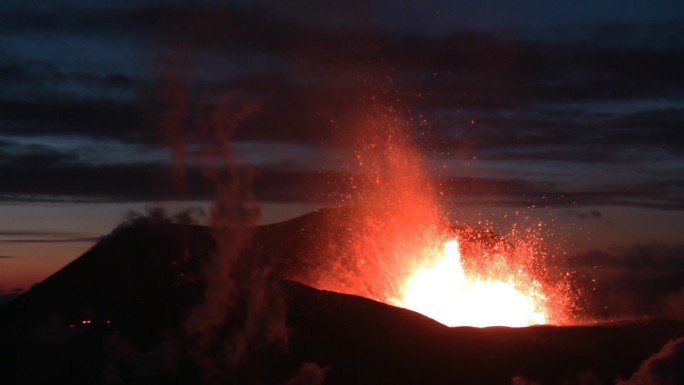 冰岛火山喷发