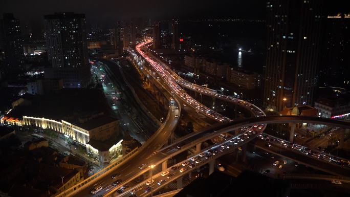 夜晚城市高架桥堵车青岛堵车