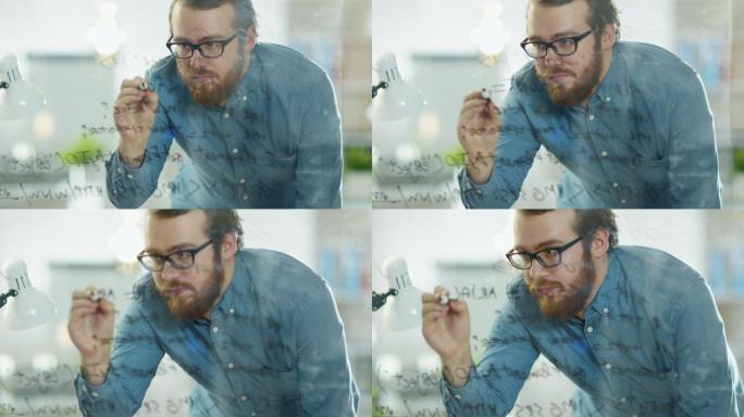 一个男人在玻璃白板上写公式的特写镜头