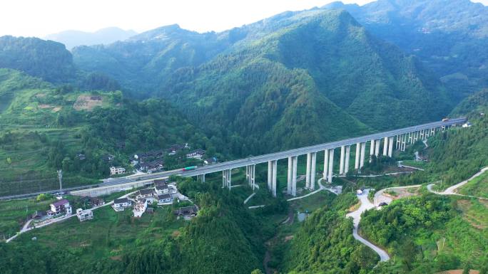 4K航拍贵州高速桥梁
