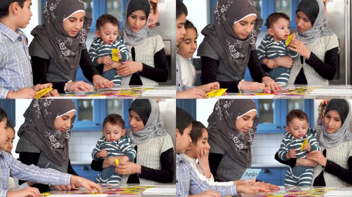 在家里学习语言的穆斯林儿童