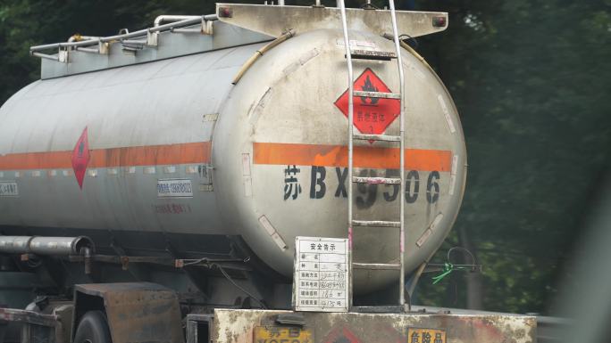 易燃易爆工程大货车