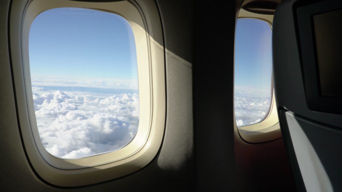 飞机窗外的云飞机窗户外的云旅行坐飞机