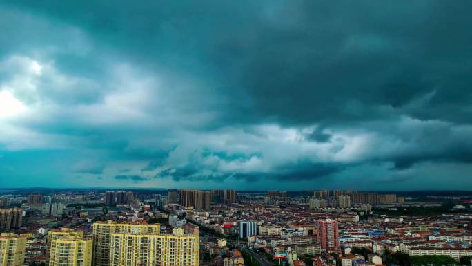 暴雨来临前城市上空乌云密布震撼延时摄影