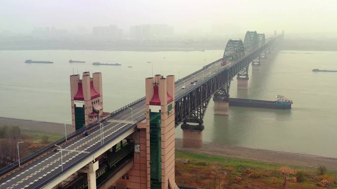 4K航拍江西九江长江大桥横移环绕长镜头