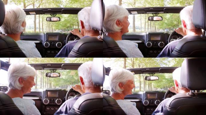 驾驶敞篷车的老年夫妇的后排乘客视角
