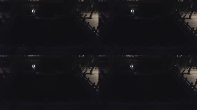 山东济南：夜晚黑虎泉兽首喷泉