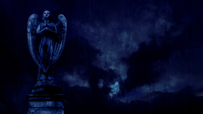 风暴中的天使雕像。