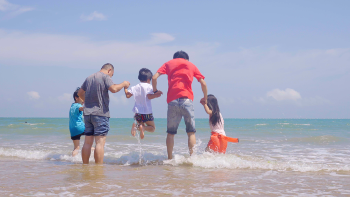 4K夏天儿童海边玩水-防溺水