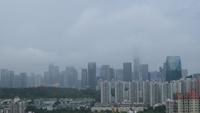 雨雾中的深圳中心区