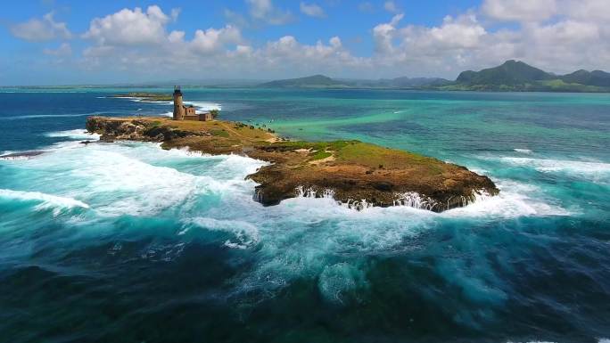 气势磅礴大海海岛海浪灯塔岛