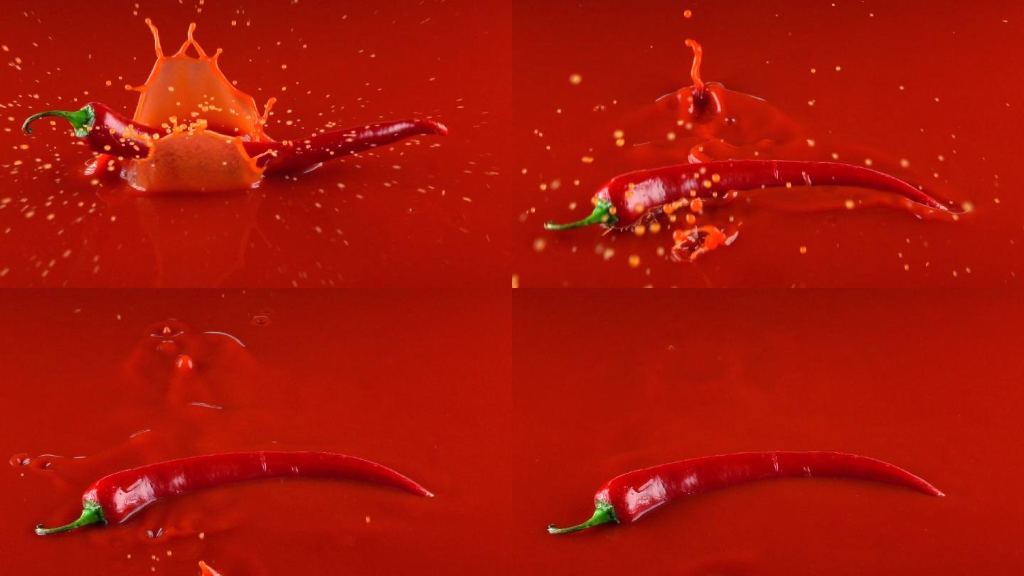 红辣椒碰到了红酱汁的表面。
