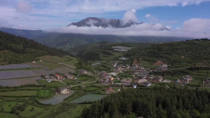 藏寨寺庙中国传统村落风景航拍