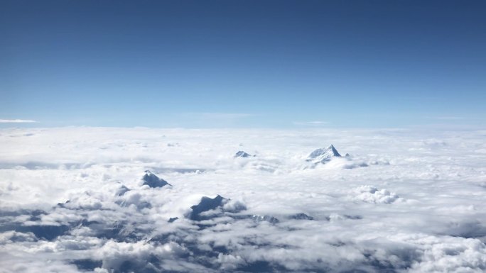 云层上的南迦巴瓦峰