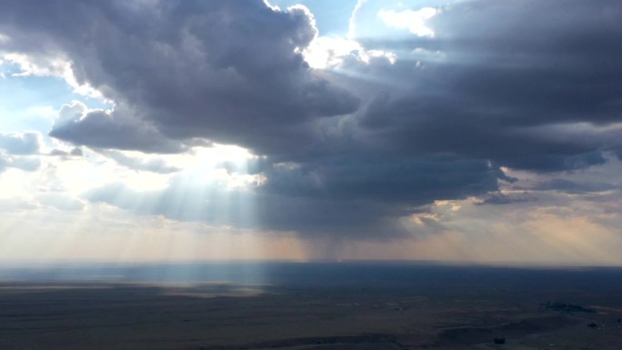 耶稣光 乌云笼罩 遮天蔽日 遮盖 气象