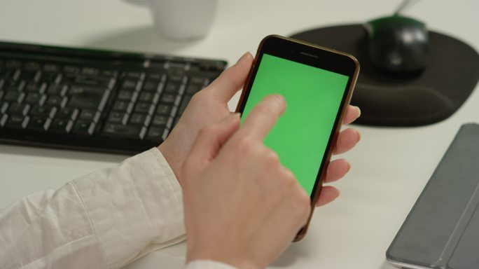 4K智能手机屏幕绿布抠像素材合成