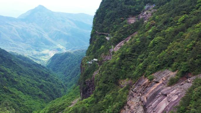 明月山风景区青山绿树秀丽风光