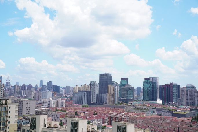晴空万里蓝天白云上海城市高楼林立延时摄影