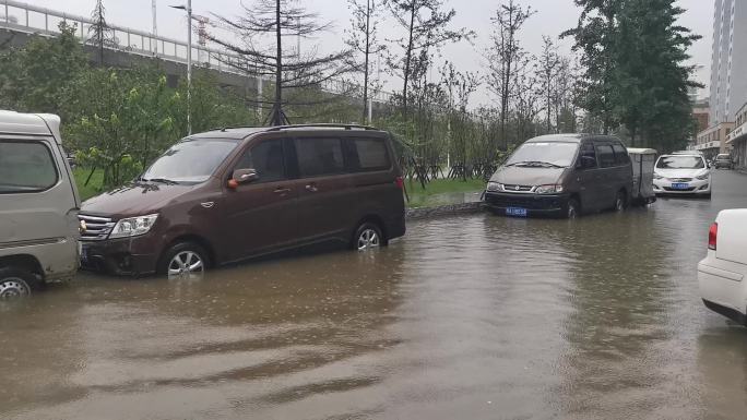 郑州暴雨积水