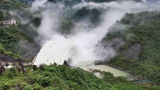 山区云雾环绕