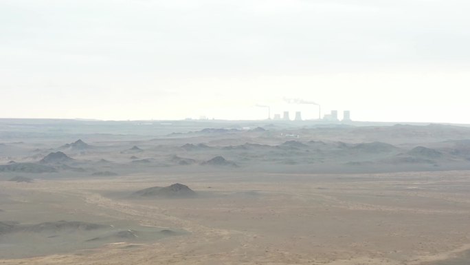 航拍新疆戈壁滩通天公路空镜骆驼原片