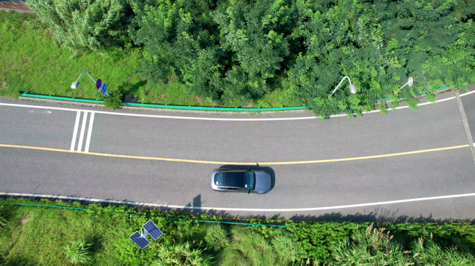 5K航拍汽车行驶在路上-旅行途中优美风景